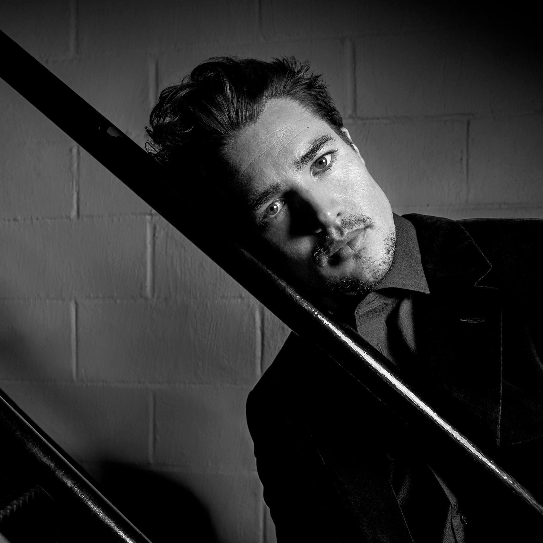 Alexander Dreymon – Night Divides The Day – Fine-Art-Fotografie von Udo Spreitzenbarth