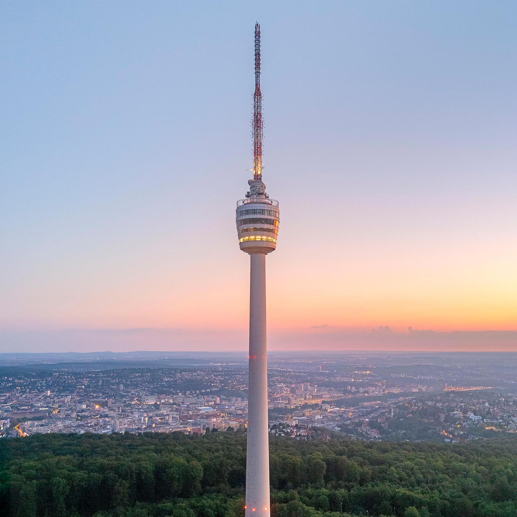 Fine-Art-Fotografie Fernsehturm Stuttgart zur blauen Stunde – Daniel Stauch