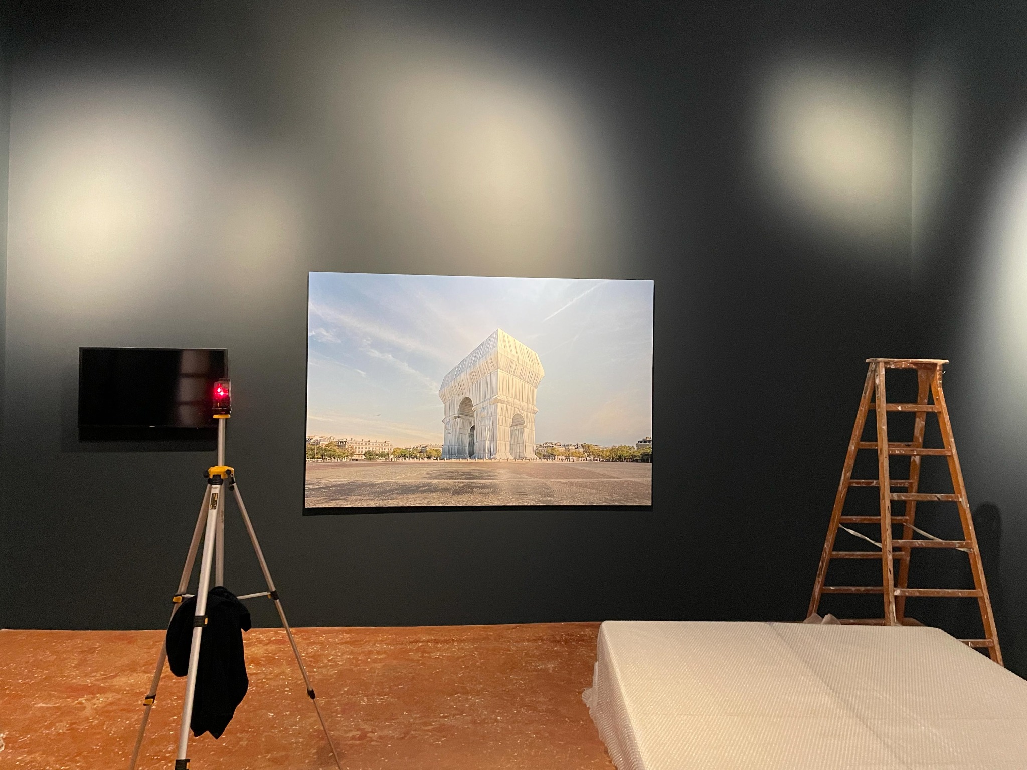 RESET Venice 2023 — installation of the Arc de Triomphe work