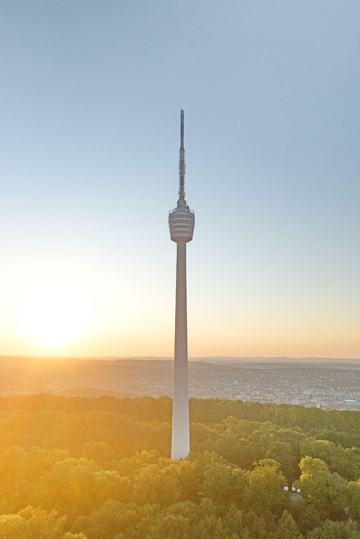 Fine art photography Fernsehturm Stuttgart bei Sonnenuntergang – Daniel Stauch